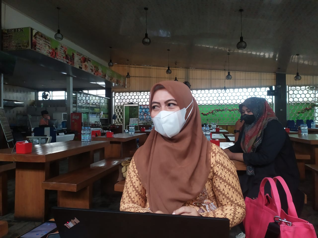 Kepala Bidang SDM,Umum dan Komunikasi Kantor Cabang BPJS Kesehatan Bukittinggi Haryati 